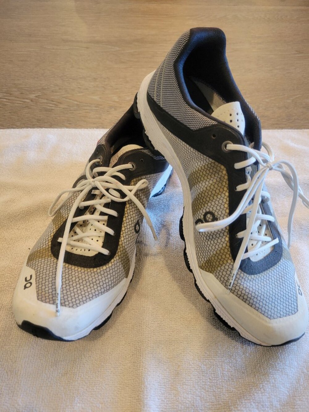 On Running Cloudrush Tennis Shoes Women's US 9 White Black